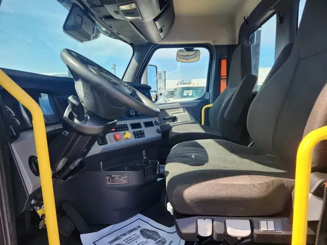 2022 FREIGHTLINER Cascadia 116