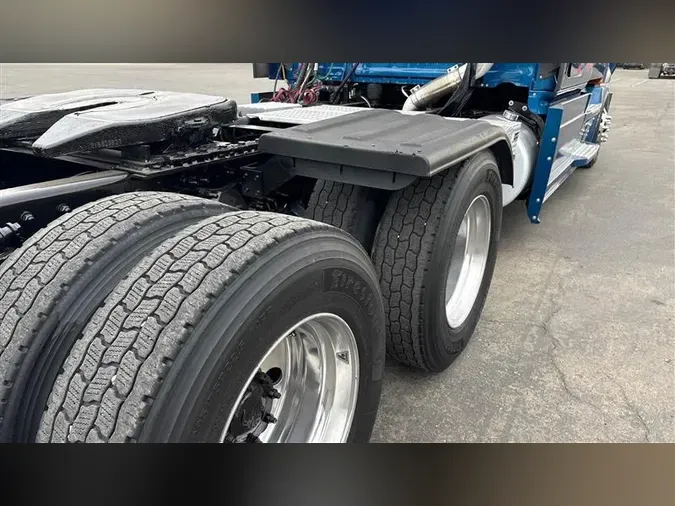 2021 FREIGHTLINER CA126