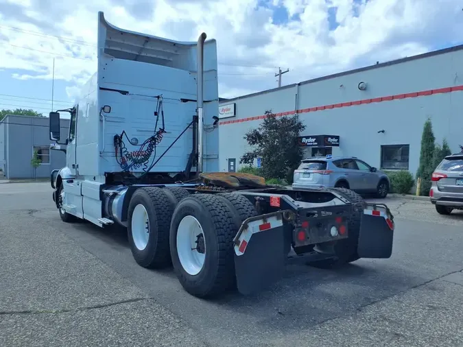 2020 VOLVO VNR64T-640