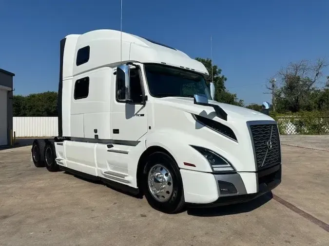 2022 VOLVO VNL64T860