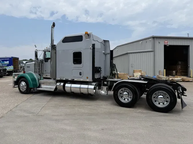 2020 Kenworth W900