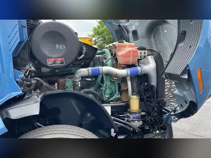 2020 VOLVO VNL760