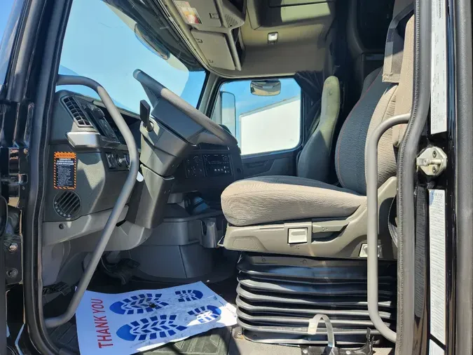 2024 VOLVO VNL64T860