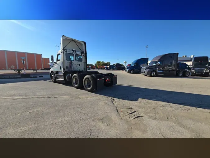 2020 Freightliner Cascadia 126