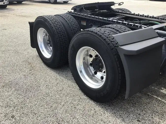 2021 FREIGHTLINER CA126