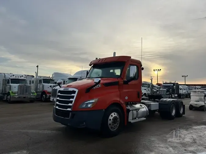 2020 FREIGHTLINER CASCADIA 126