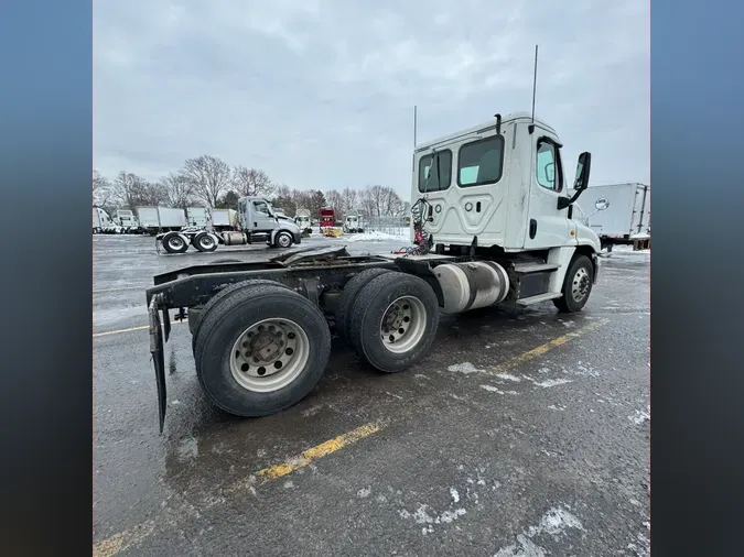 2018 FREIGHTLINER/MERCEDES CASCADIA 125