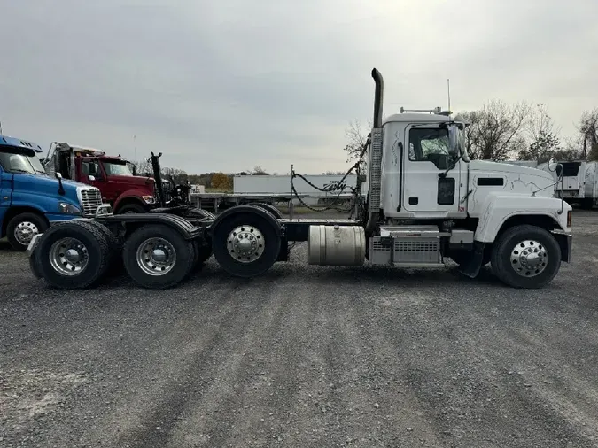 2021 MACK PI64T