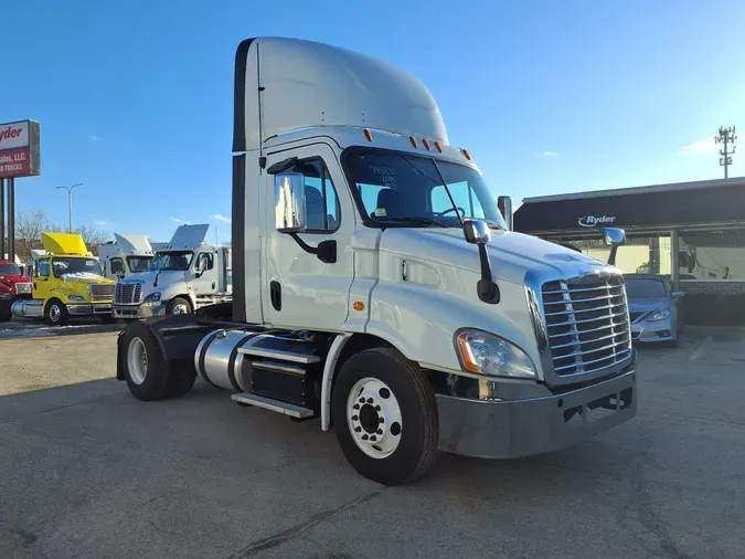 2018 FREIGHTLINER/MERCEDES CASCADIA 113