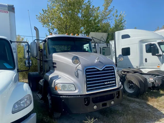 2017 MACK TRUCKS, INC. CXU600