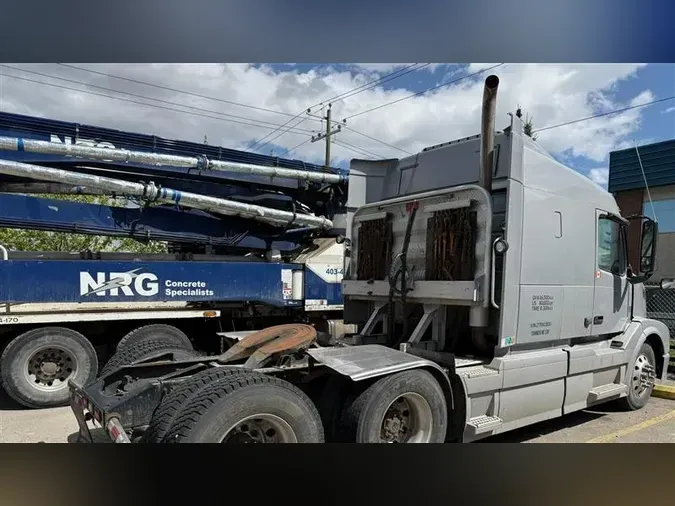 2017 VOLVO VNL630