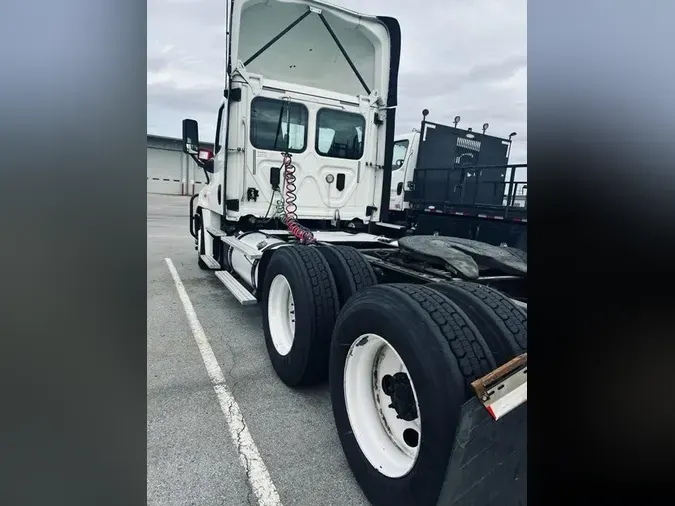 2017 FREIGHTLINER/MERCEDES CASCADIA 125fc6f322ade81b3d3276698163c61db57