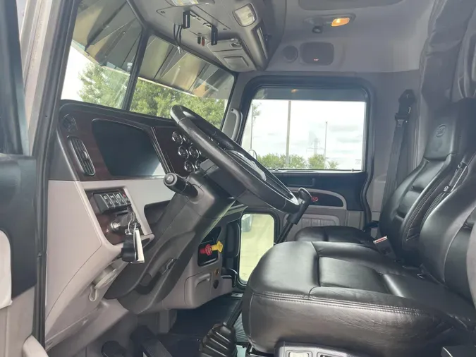 2023 Peterbilt 389