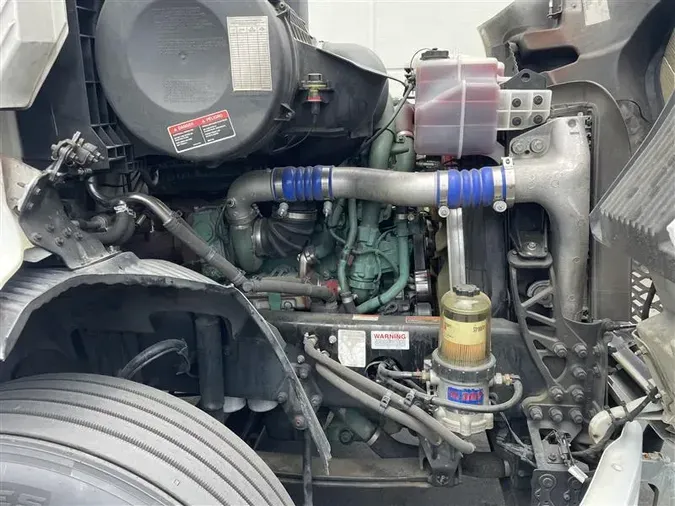 2020 VOLVO VNR640