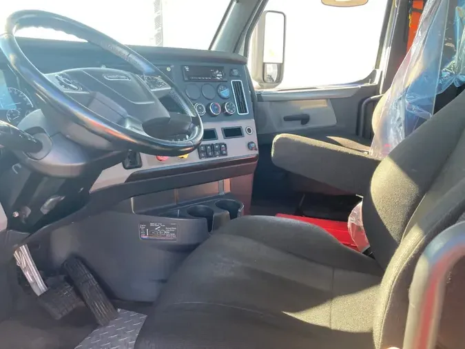 2019 FREIGHTLINER/MERCEDES NEW CASCADIA 126