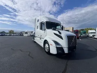 2022 VOLVO VNL760