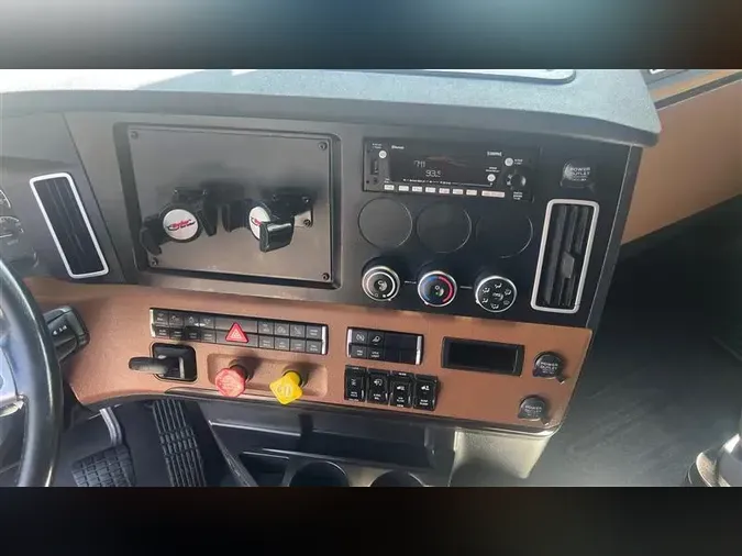 2019 FREIGHTLINER CA126