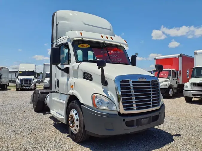 2019 FREIGHTLINER CASCADIA 113