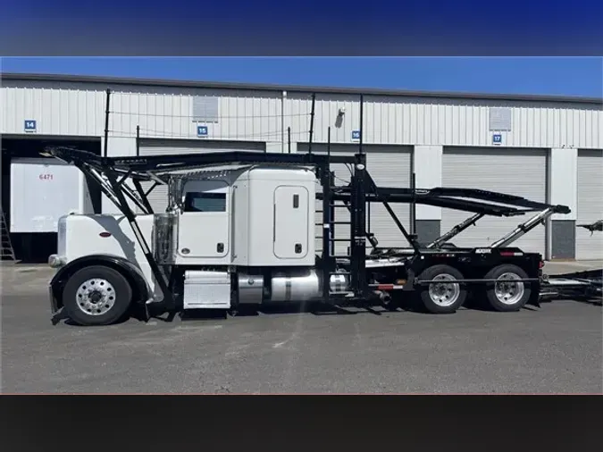 2017 PETERBILT 389