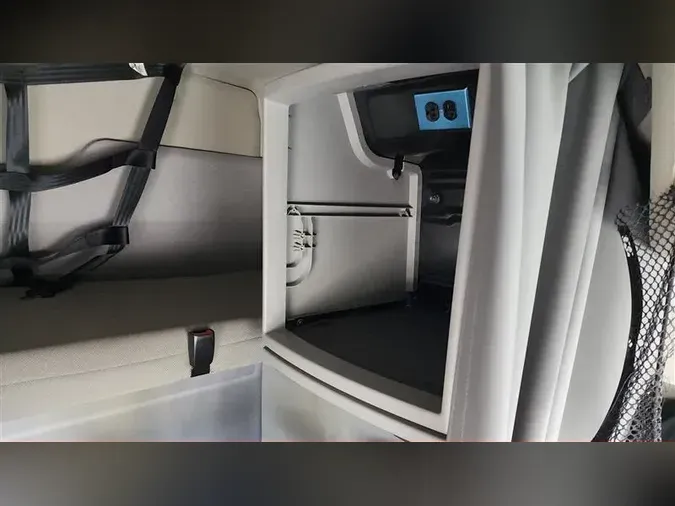 2020 VOLVO VNL640