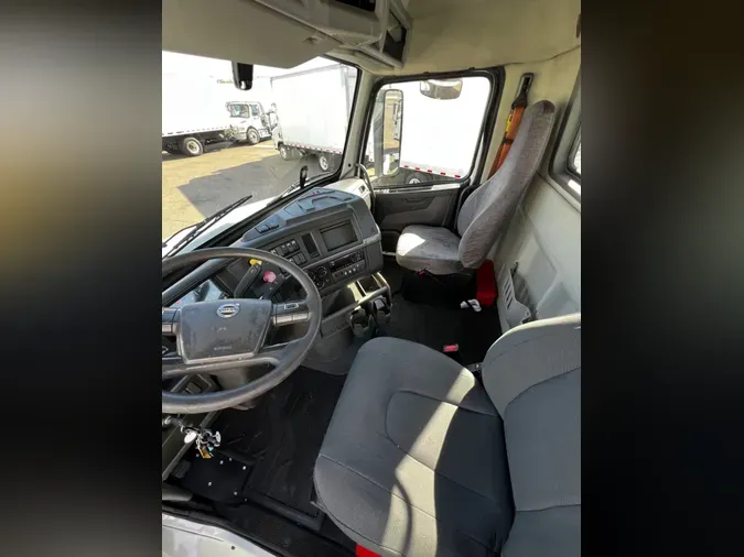 2018 VOLVO VNL64T-300
