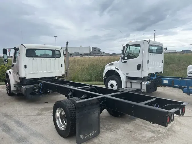 2019 Freightliner M2 106