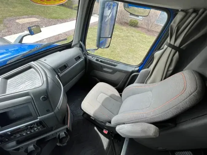2019 Volvo VNL64T760