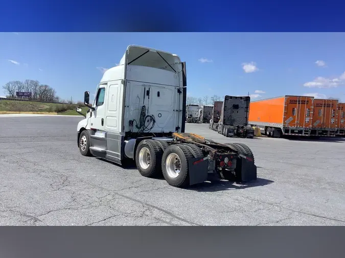 2021 Freightliner Cascadia 126