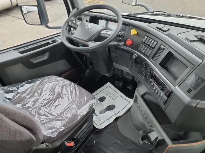 2019 VOLVO VNL64T-300
