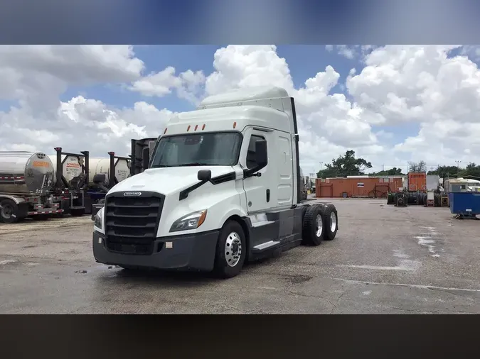 2021 Freightliner Cascadia 126