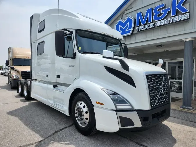 2023 VOLVO VNL64T860