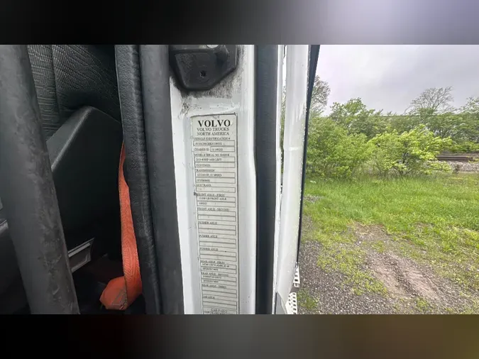 2019 Volvo VNL300fc91a66d32571cb41077dac63b2e42f8