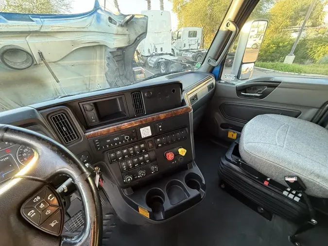 2022 International LT625fc9a3f24994fe344fc9aee19f6271f84