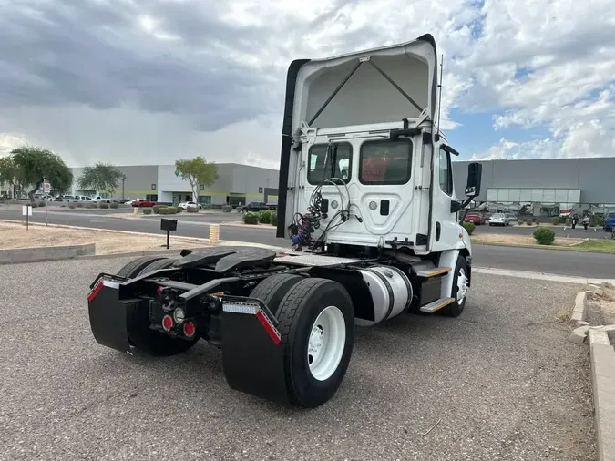2017 FREIGHTLINER CASCADIA 113