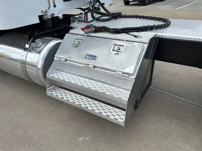 2023 Peterbilt 579