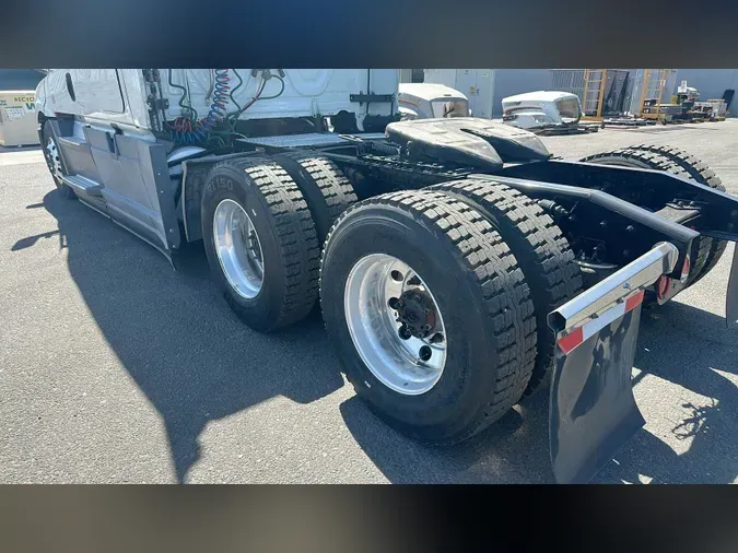 2021 Freightliner Cascadia 126