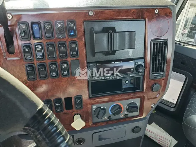 2014 MACK CXU613