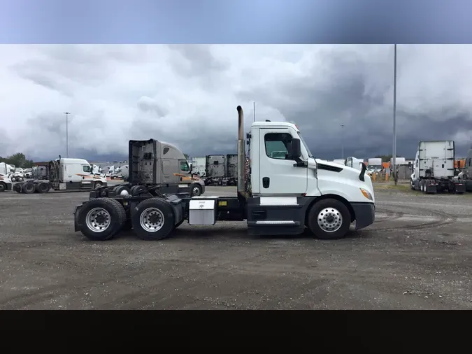 2021 Freightliner Cascadia 126