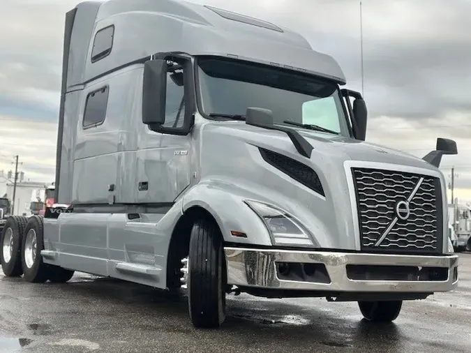 2022 VOLVO VNL64T860