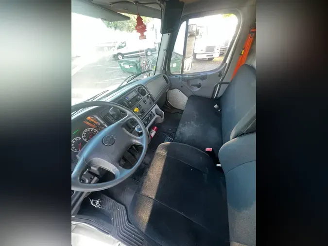 2019 FREIGHTLINER/MERCEDES M2 106