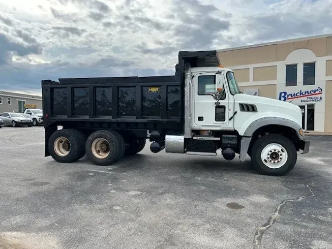 2012 MACK GU713