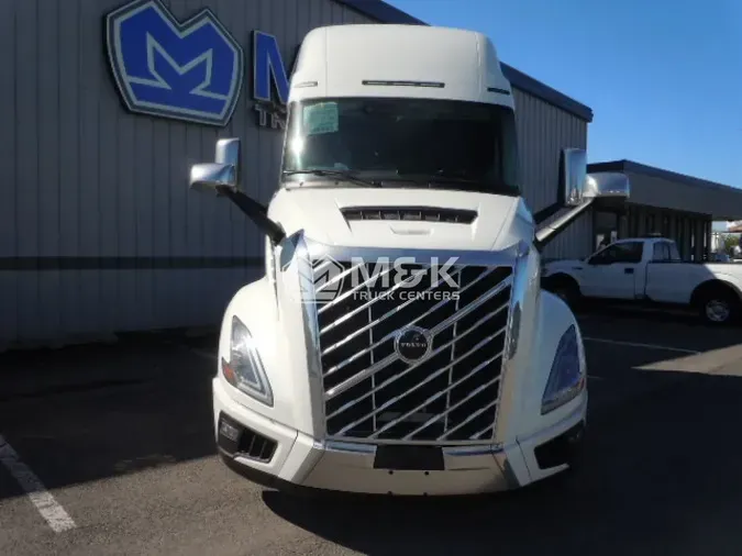 2025 VOLVO VNL64Tv04