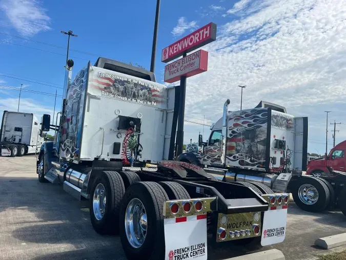 2023 Kenworth W990