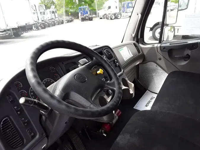 2018 FREIGHTLINER M2 106