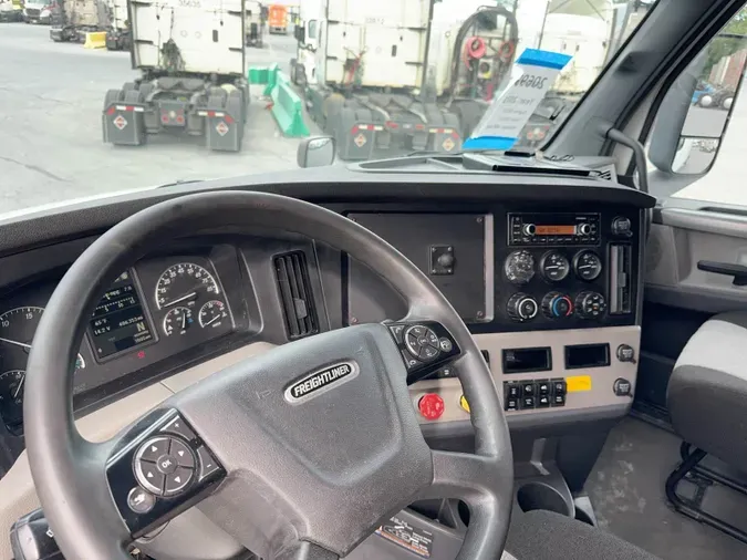 2021 Freightliner Cascadia 126
