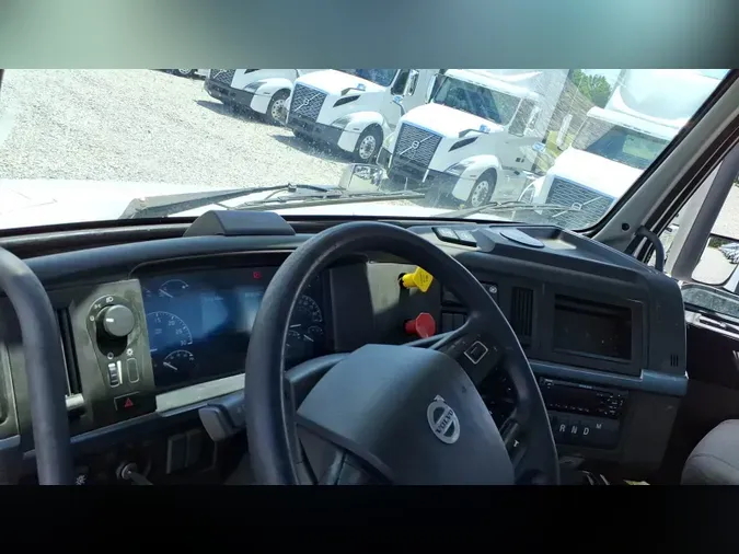 2020 Volvo VNL300