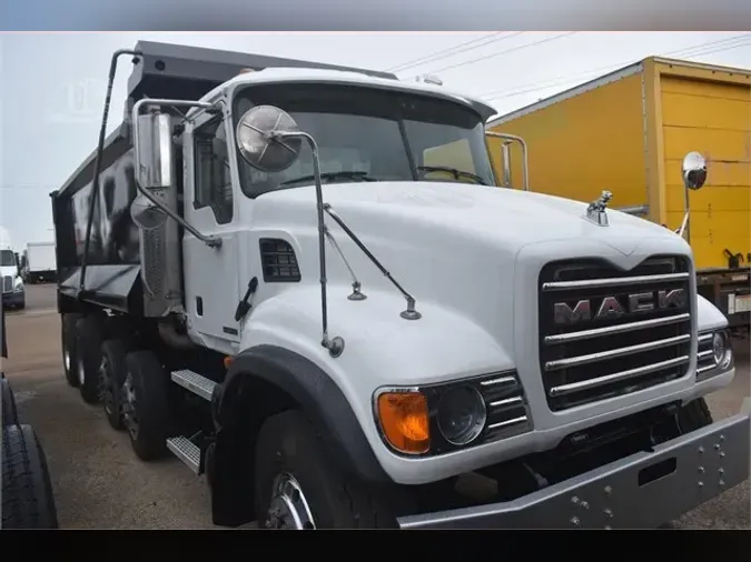 2005 MACK GRANITE CV713