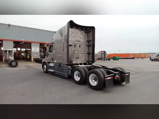 2025 Freightliner Cascadia 126fcc4224d0acc48bf28d552177b190d80