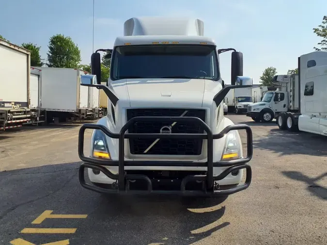 2020 VOLVO VNR64T-640