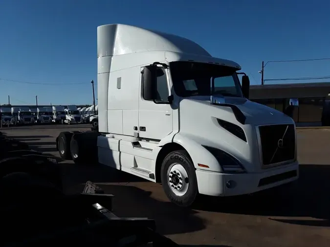 2020 VOLVO VNR64T-640